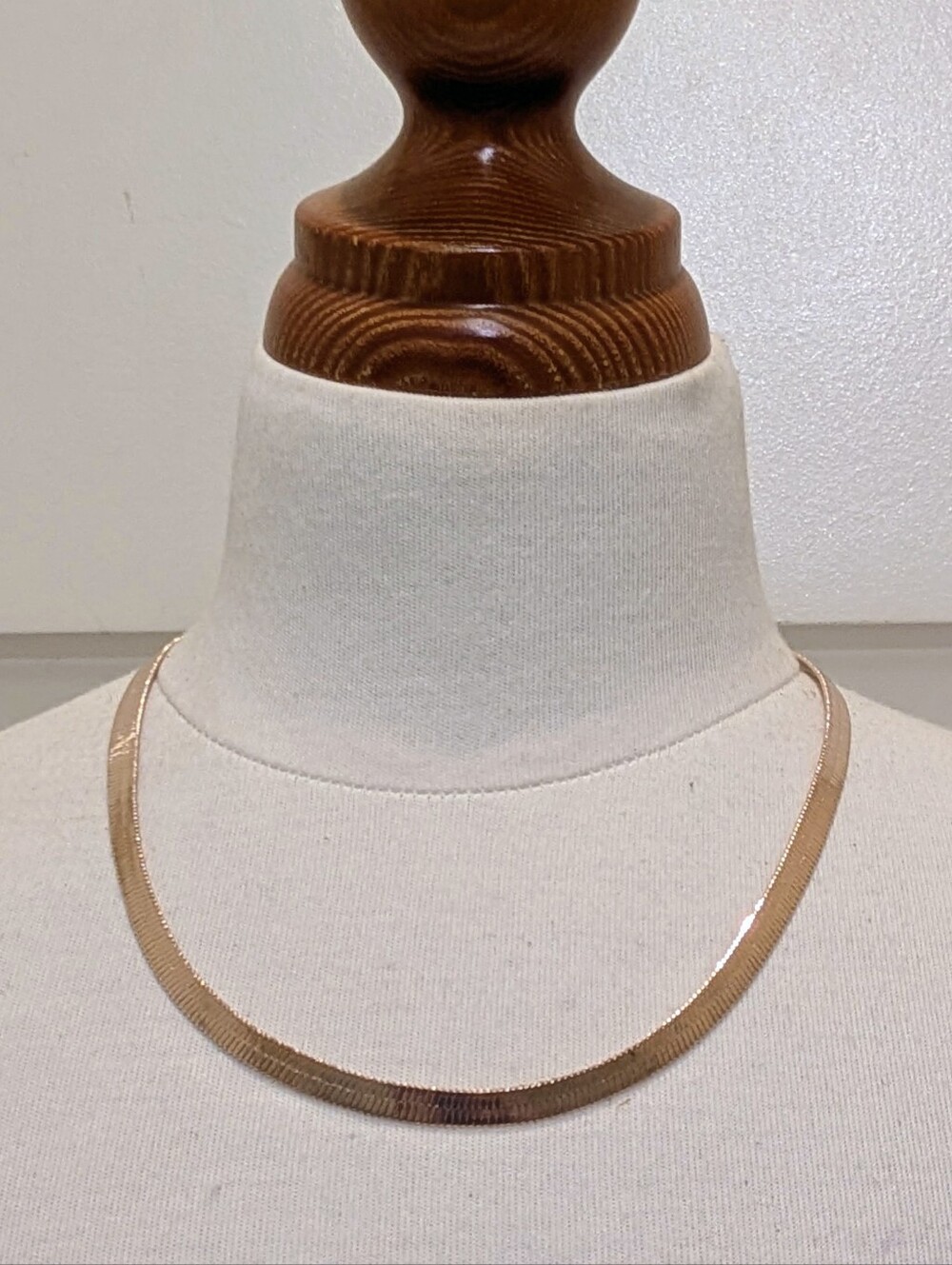EUC 18"-21" Goldtone Flat Herringbone Chain Collar Necklace